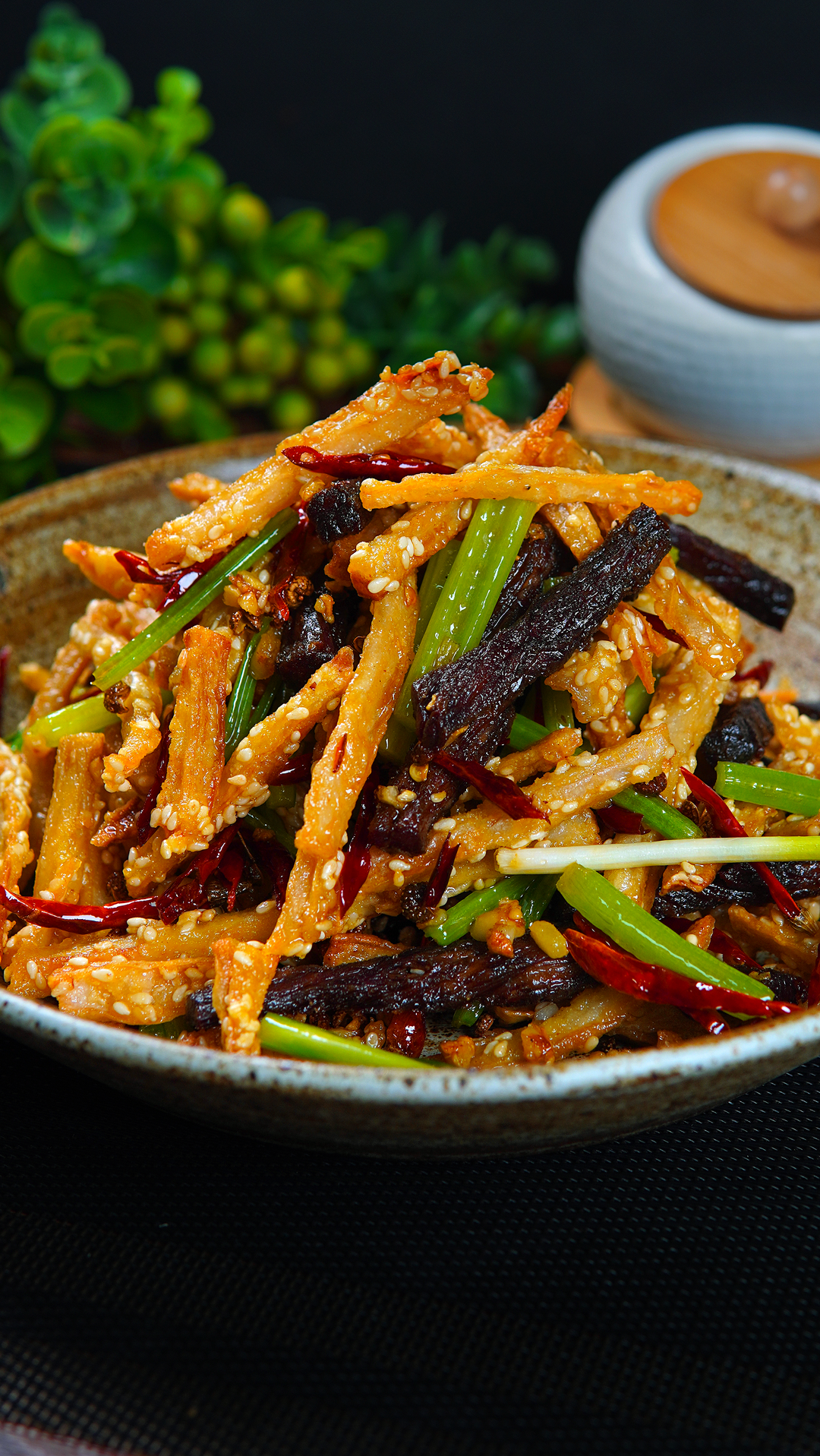 饭店里58一份的干煸牛肉藕丝教你在家轻松做