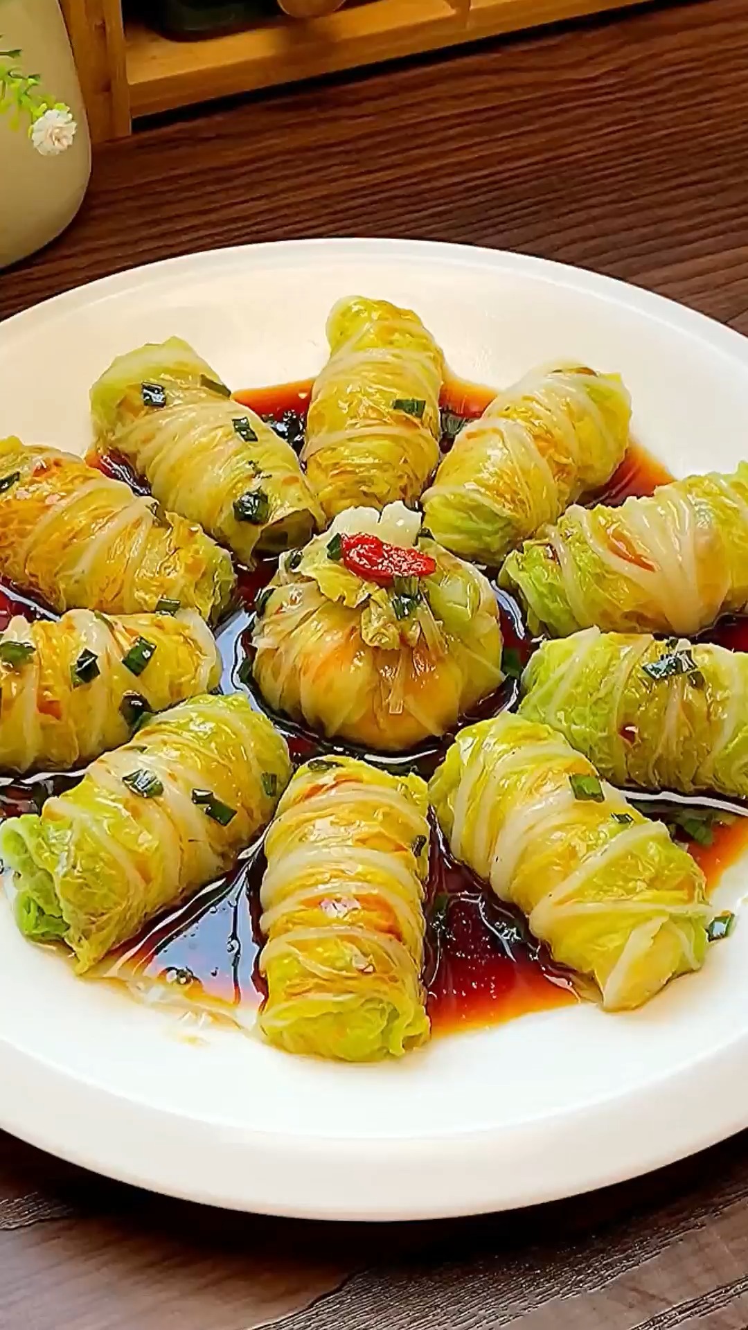 过年餐桌上一定要吃的白菜肉卷,寓意家进百财,荤素搭配鲜甜又多汁