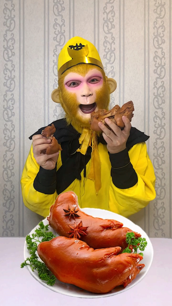 美食#猴哥吃猪蹄