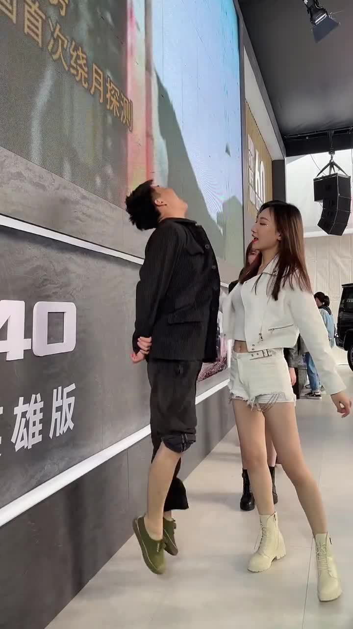 这小伙子福分太哇塞了吧小姐姐们真的是美丽动人啊调皮春晓本人刘婷