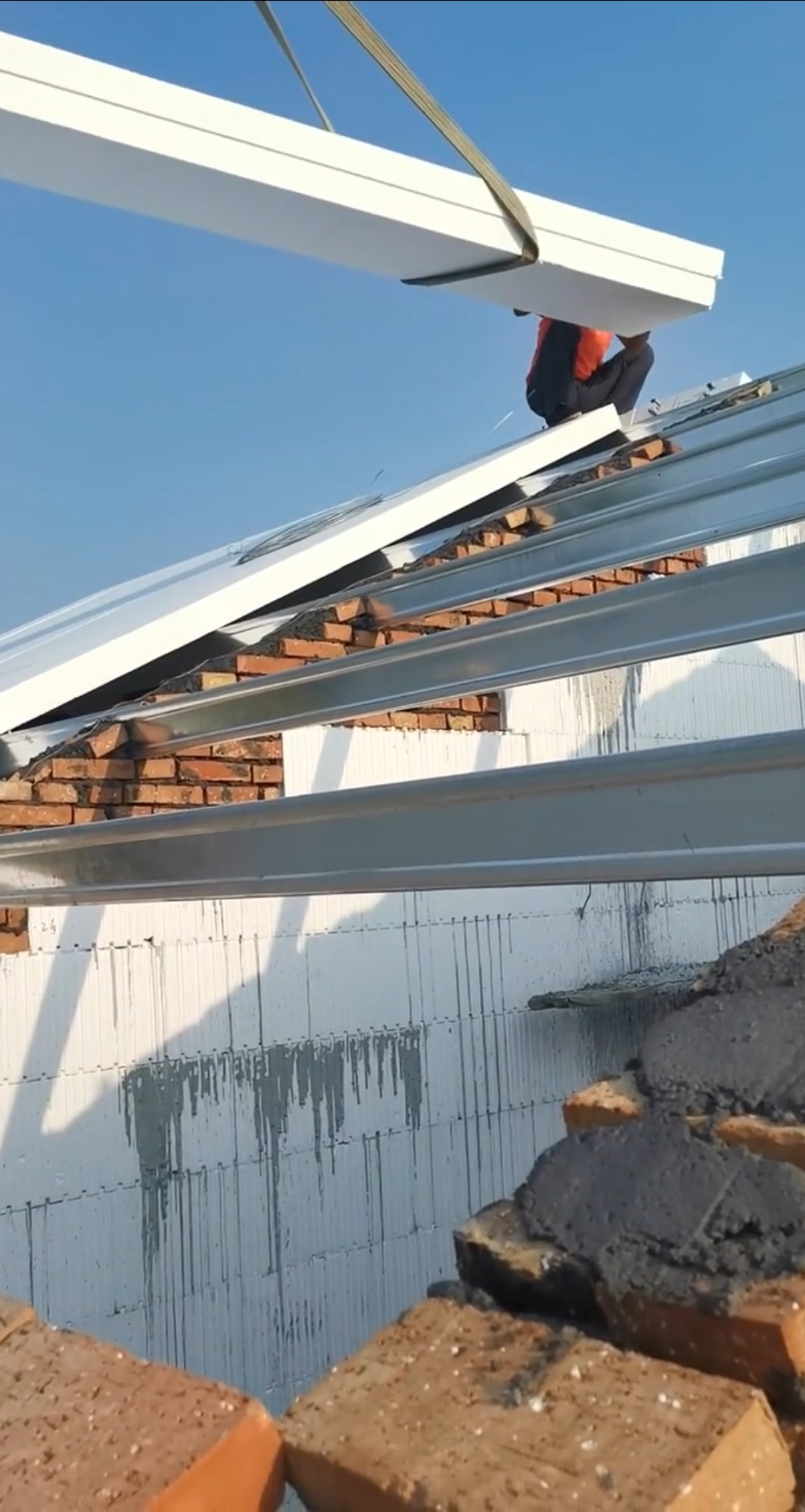 海容轻钢顶板模块做坡屋顶,省下了一个现浇顶的费用,同时还兼具保温