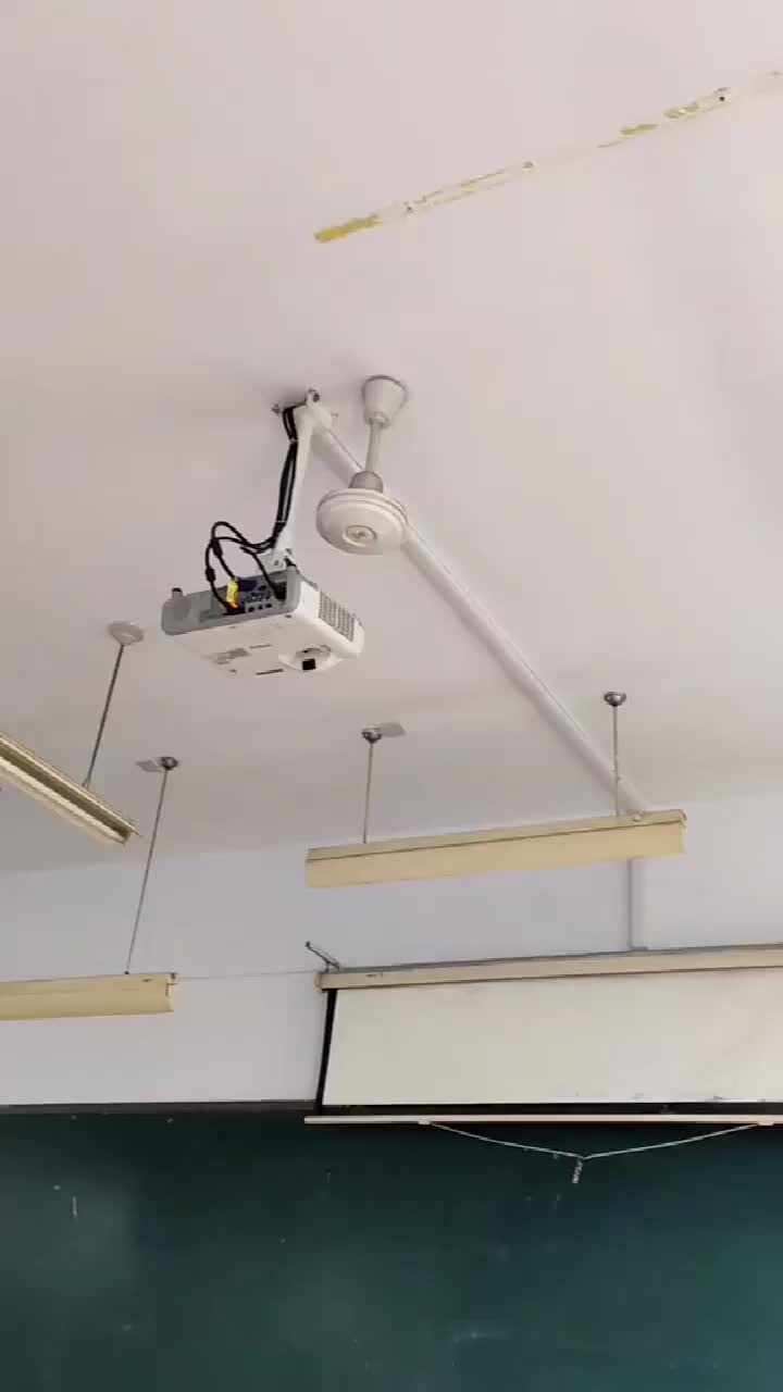 学校教室的风扇,无意间看到这一幕,这是在考验我的智商