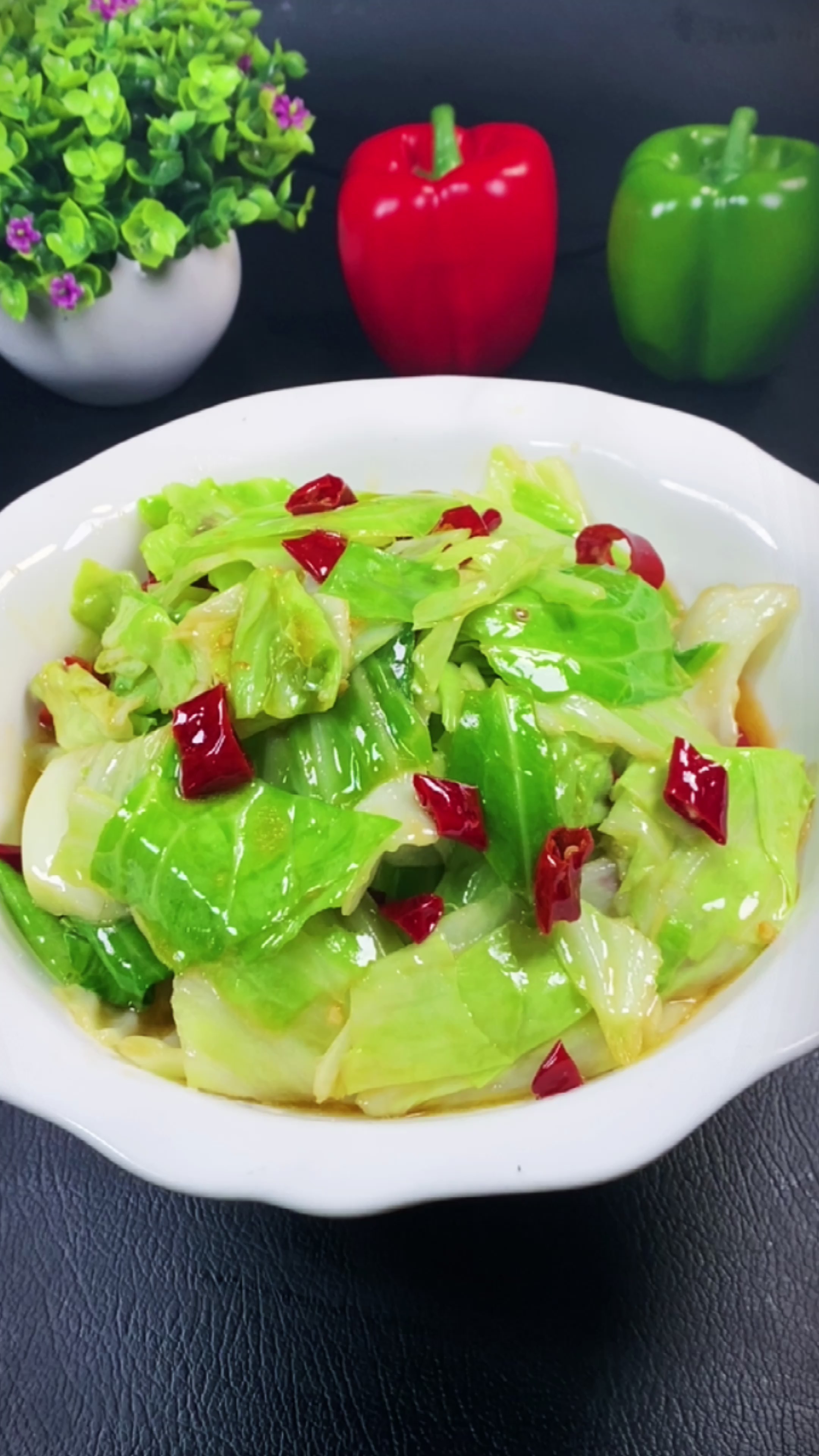 全民美食教程#手撕包菜怎样炒,好看又好吃呢!