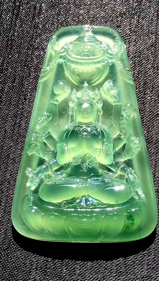 寻找最牛手艺人#老坑玻璃种底色「千手观音」