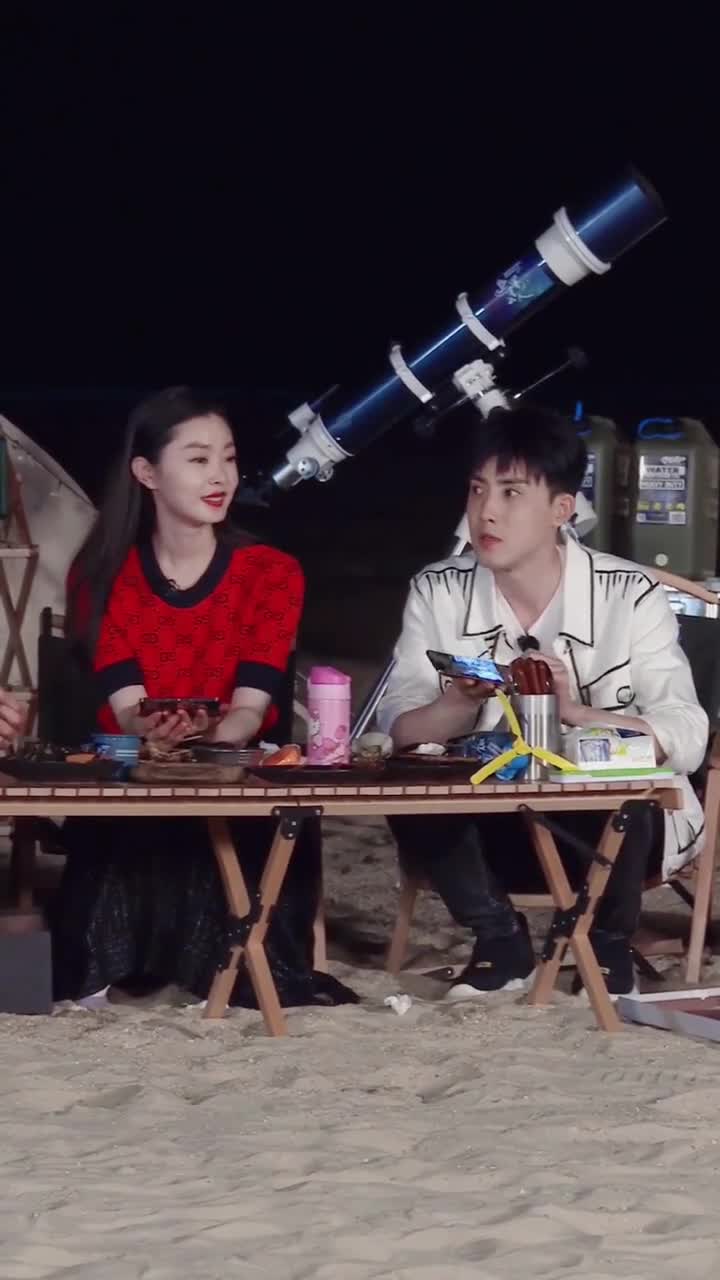 追星星的人张睿分享与宋轶时隔十几年后的合影,老同学这么久没见,值得