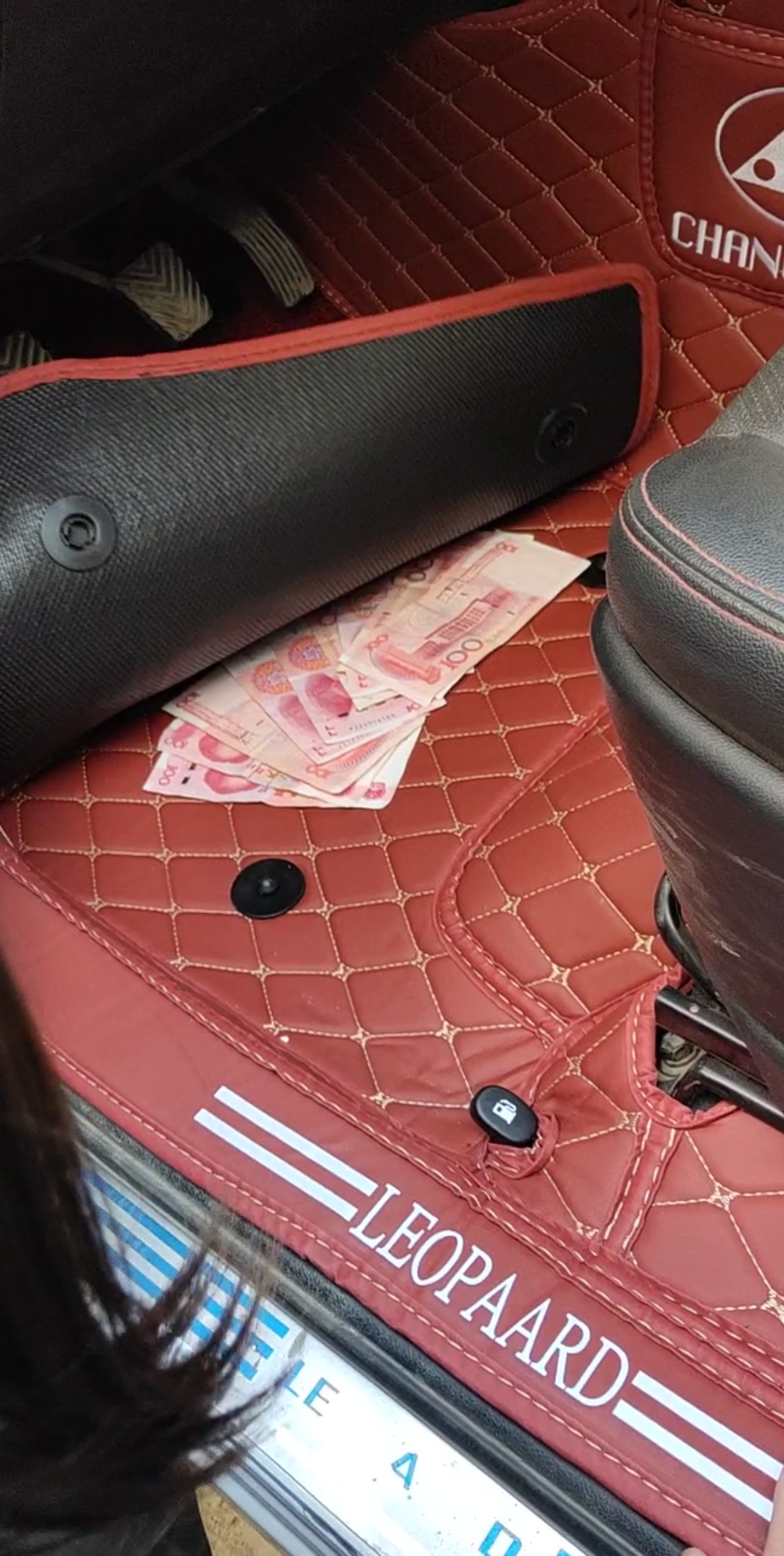 大过年的老公不能出去喝酒了,都把钱藏到这里了