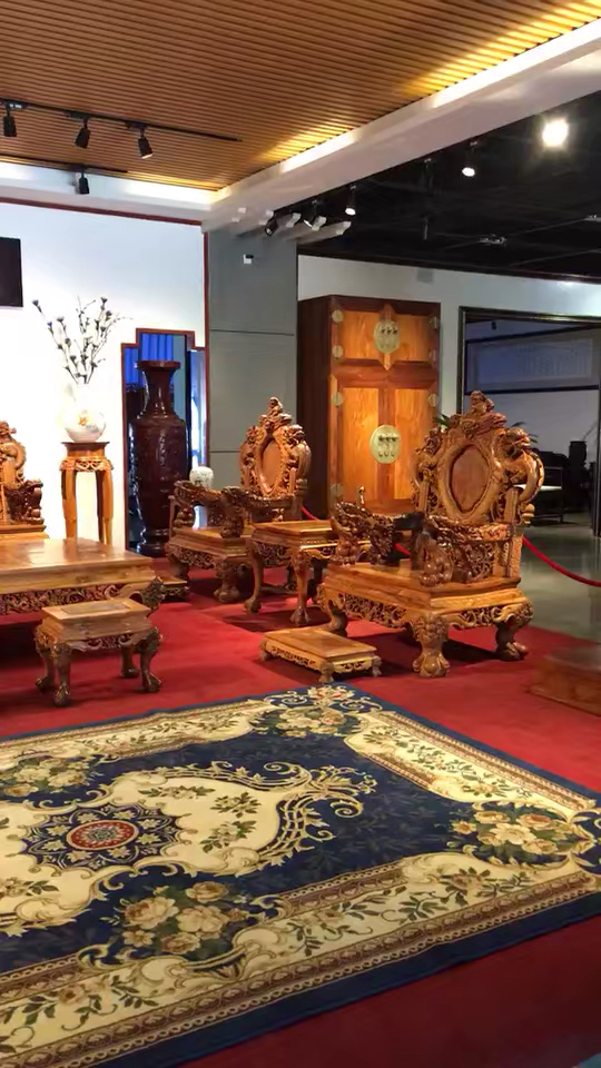 2.6亿黄花梨龙凤呈祥大宝鼎