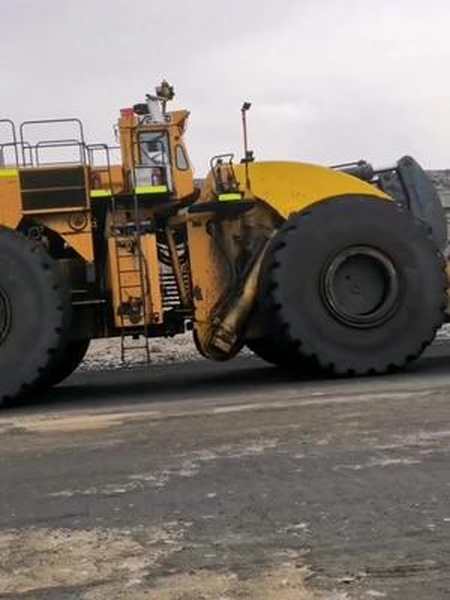 勒图尔勒l2350装载机整机操作重量是2658吨额定铲斗容量是40方-全民小