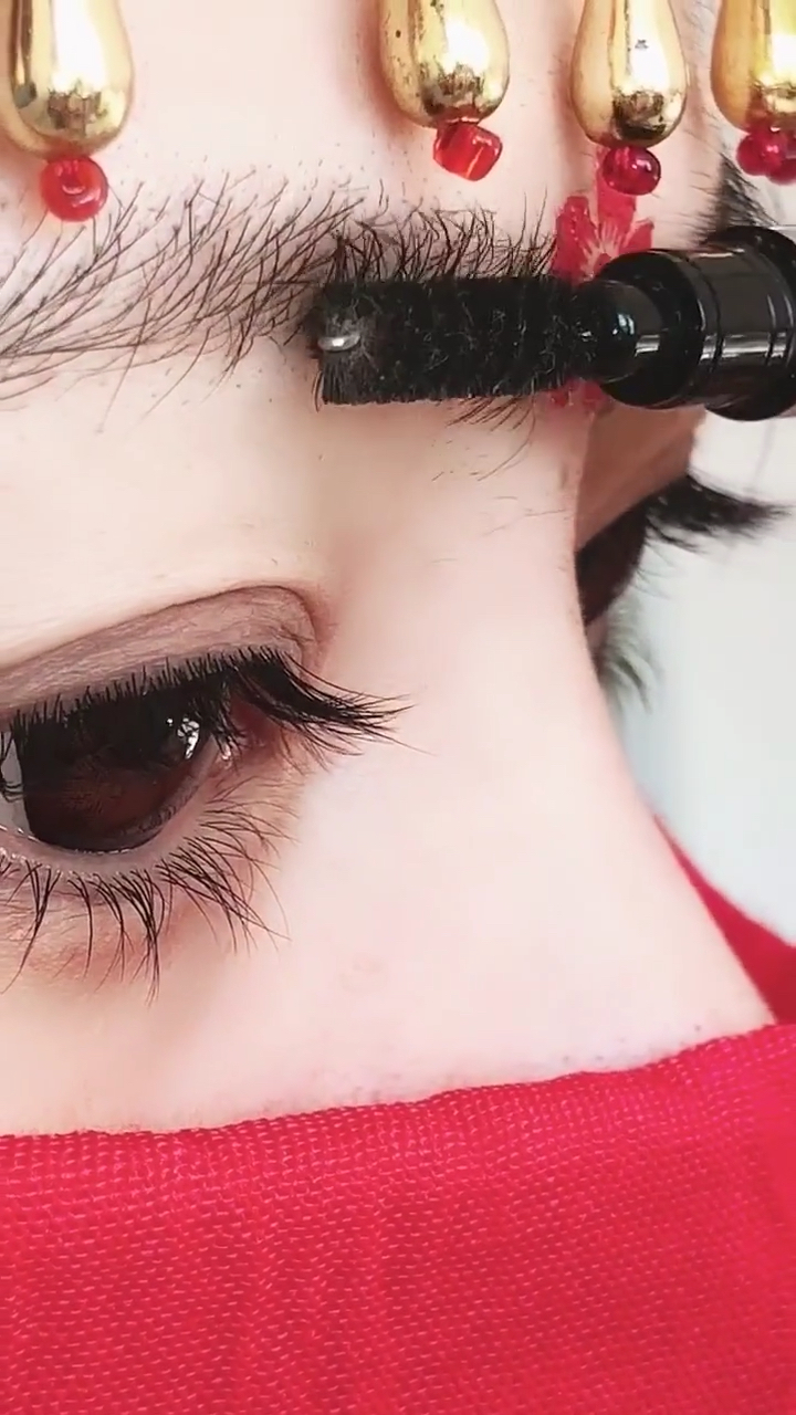 全网最长睫毛怪