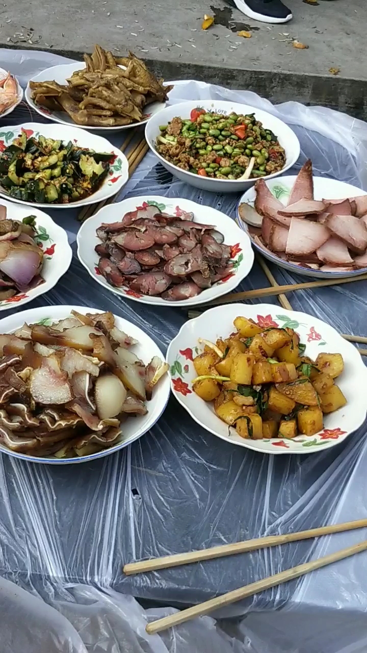 谁说贵州的酒席不好,都是纯天然的超级下饭