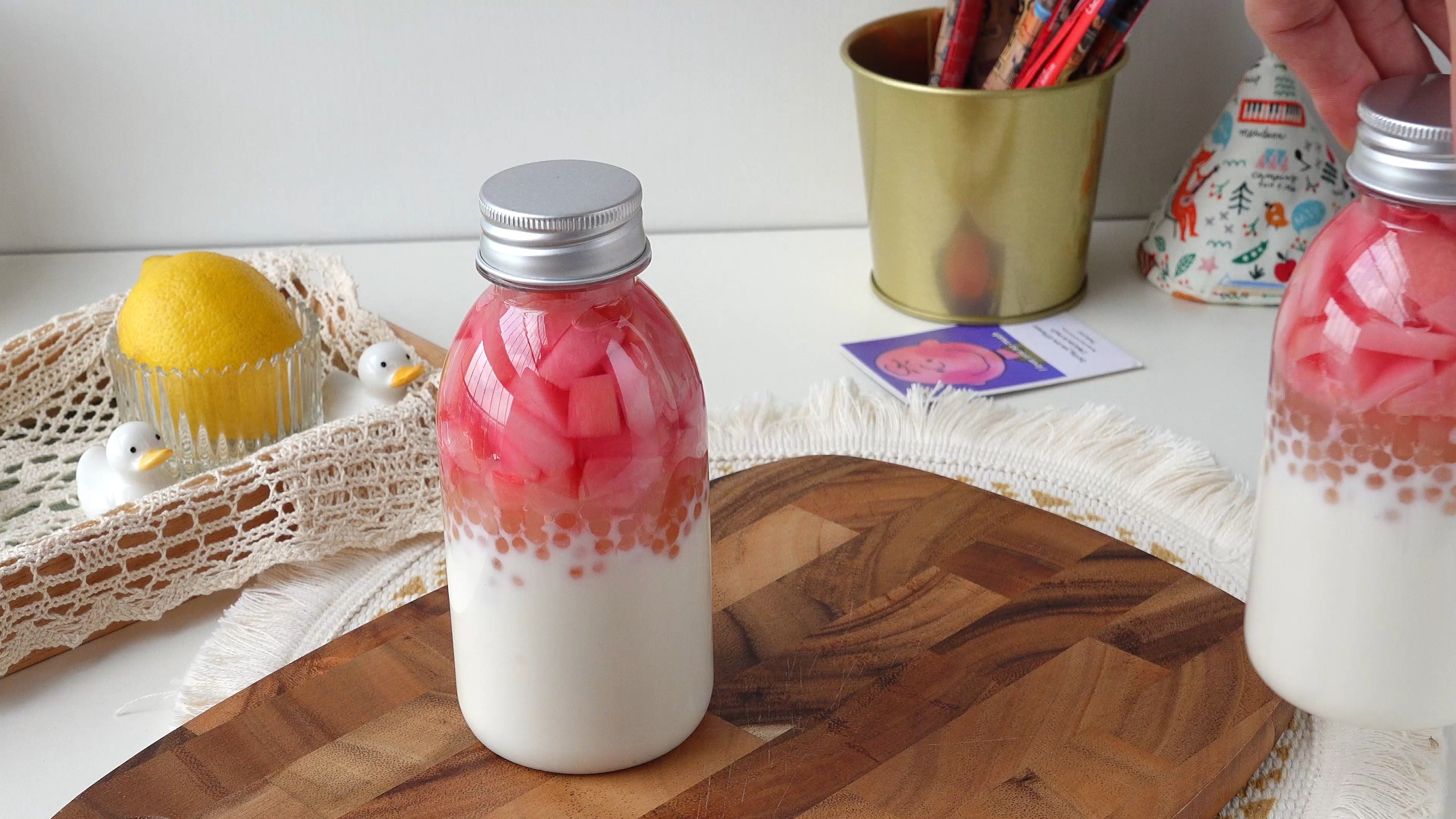 自制美食#好喝哭自制粉嫩の桃桃酸奶露少女心爆棚