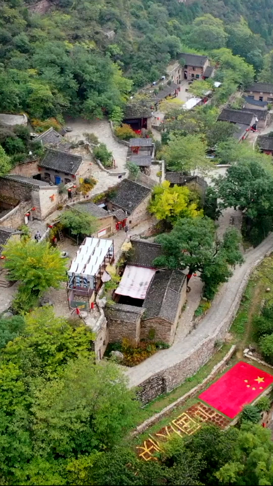 云丘山塔尔坡古村错落有致风景迷人休闲的好地方