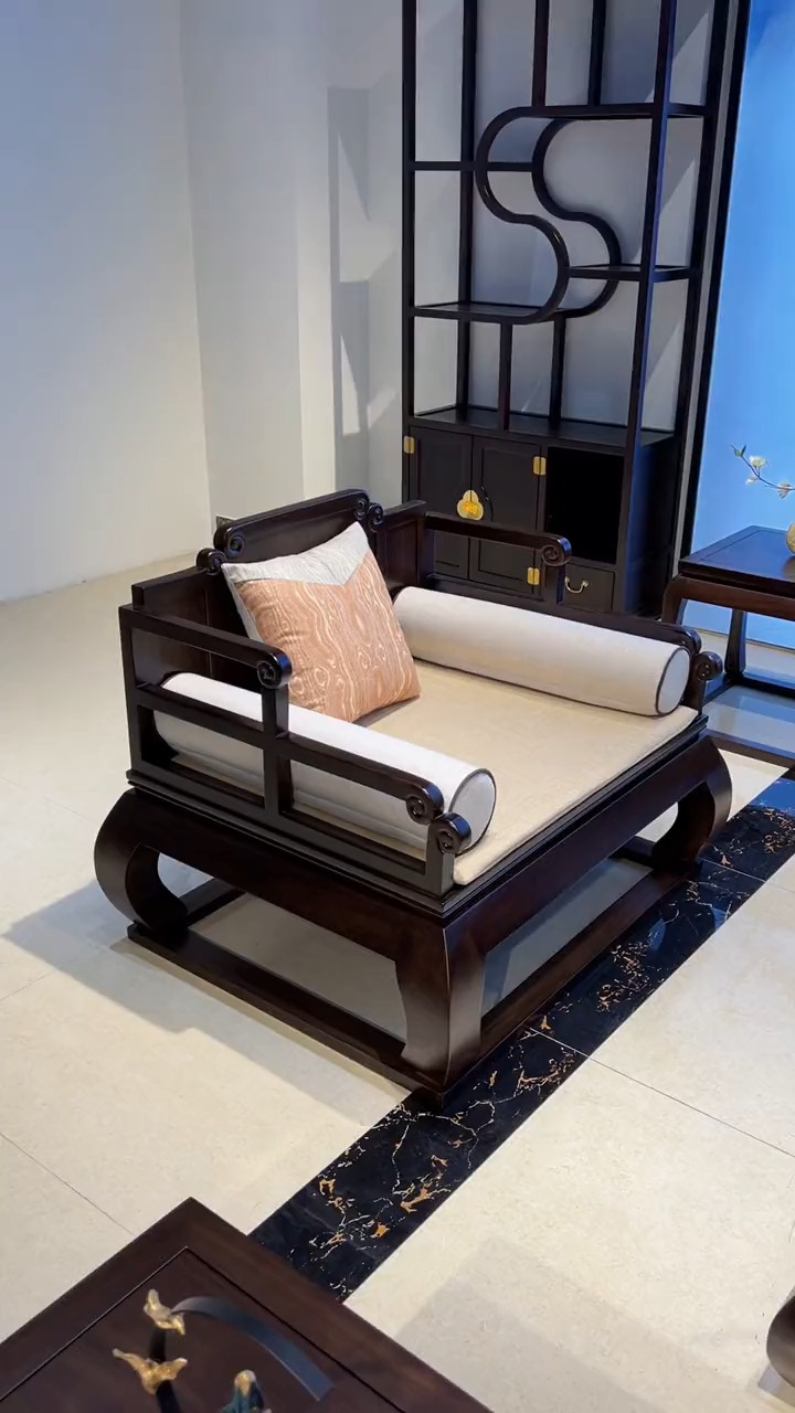 家具#古色古香的中国风沙发中华传统榫卯结构让这厚重的沙发多了宜靠