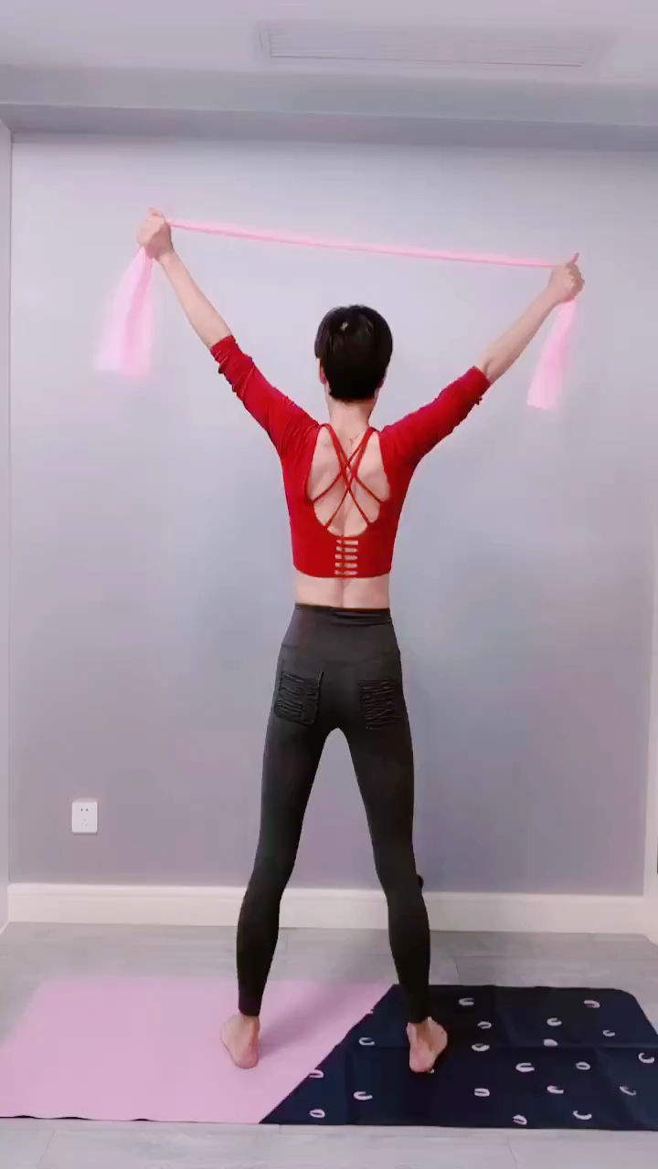 运动养生弹力带肩颈操每天这样练习十分钟告别颈椎病消除富贵包