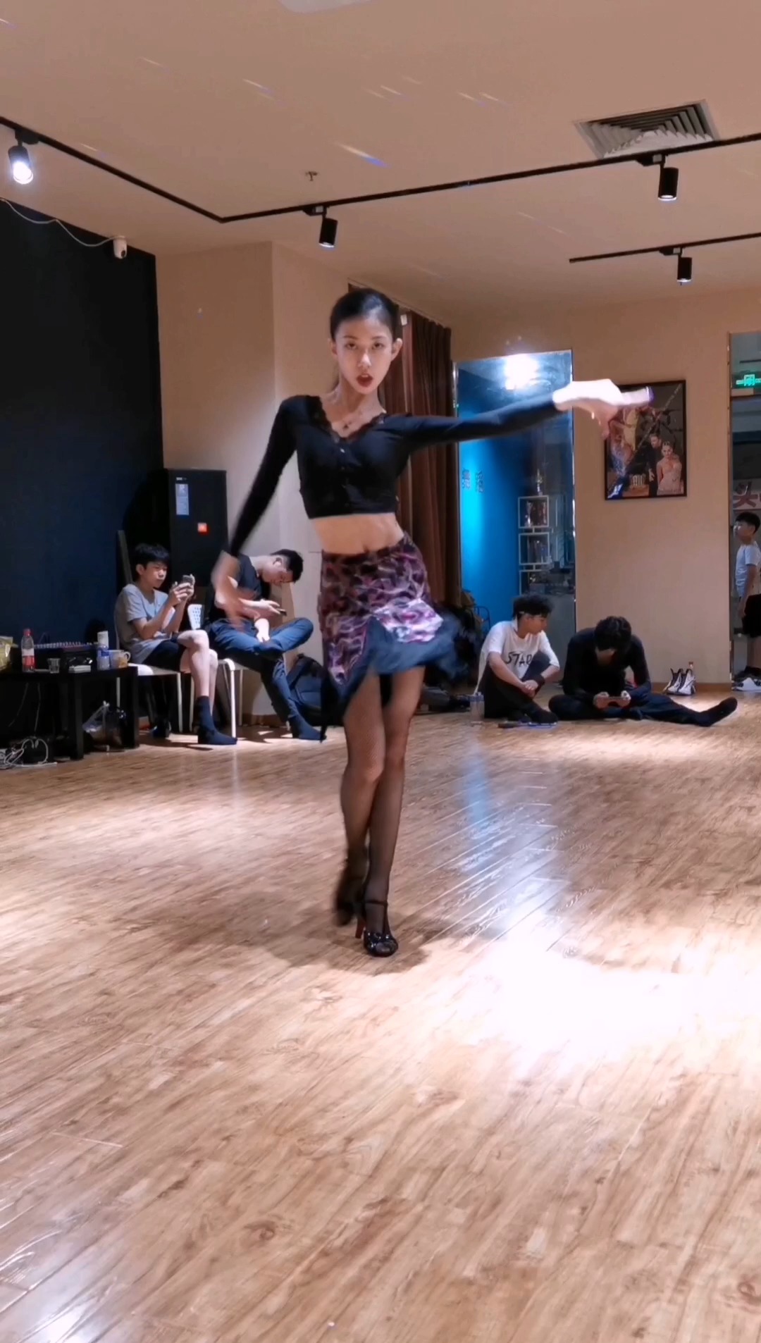 拉丁舞#繁星下,茉晗的舞蹈范 #拉丁舞#  #李茉晗