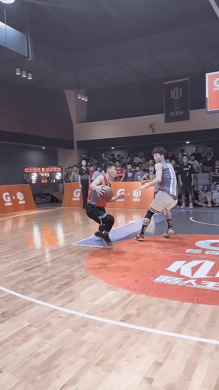 路人王篮球请告诉她!打篮球的男生都很帅!