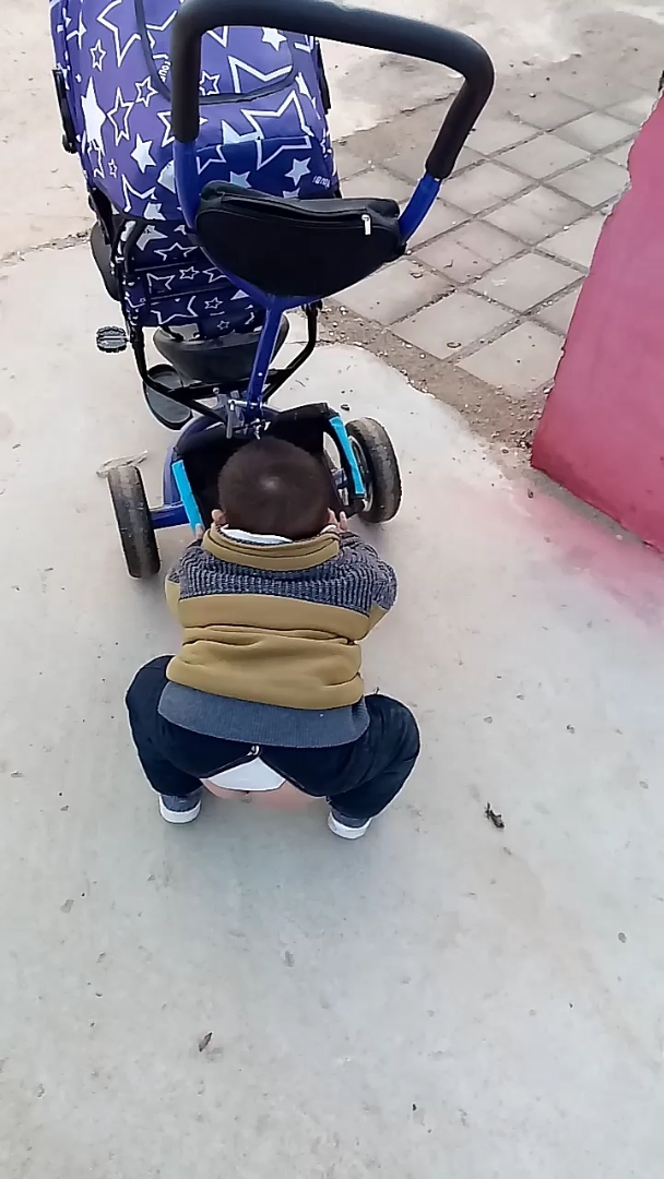 新年新气象#刚刚学会走路的小朋友