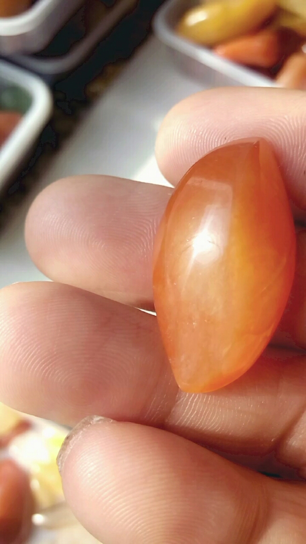 金丝玉红宝石光吊坠
