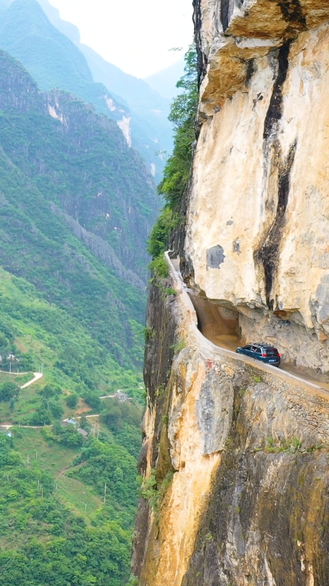 重庆挂壁公路图片