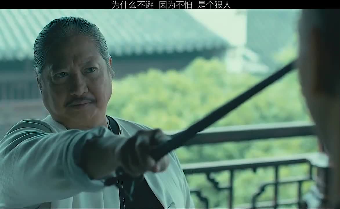 为什么不躲,因为我不怕,是个狠人啊