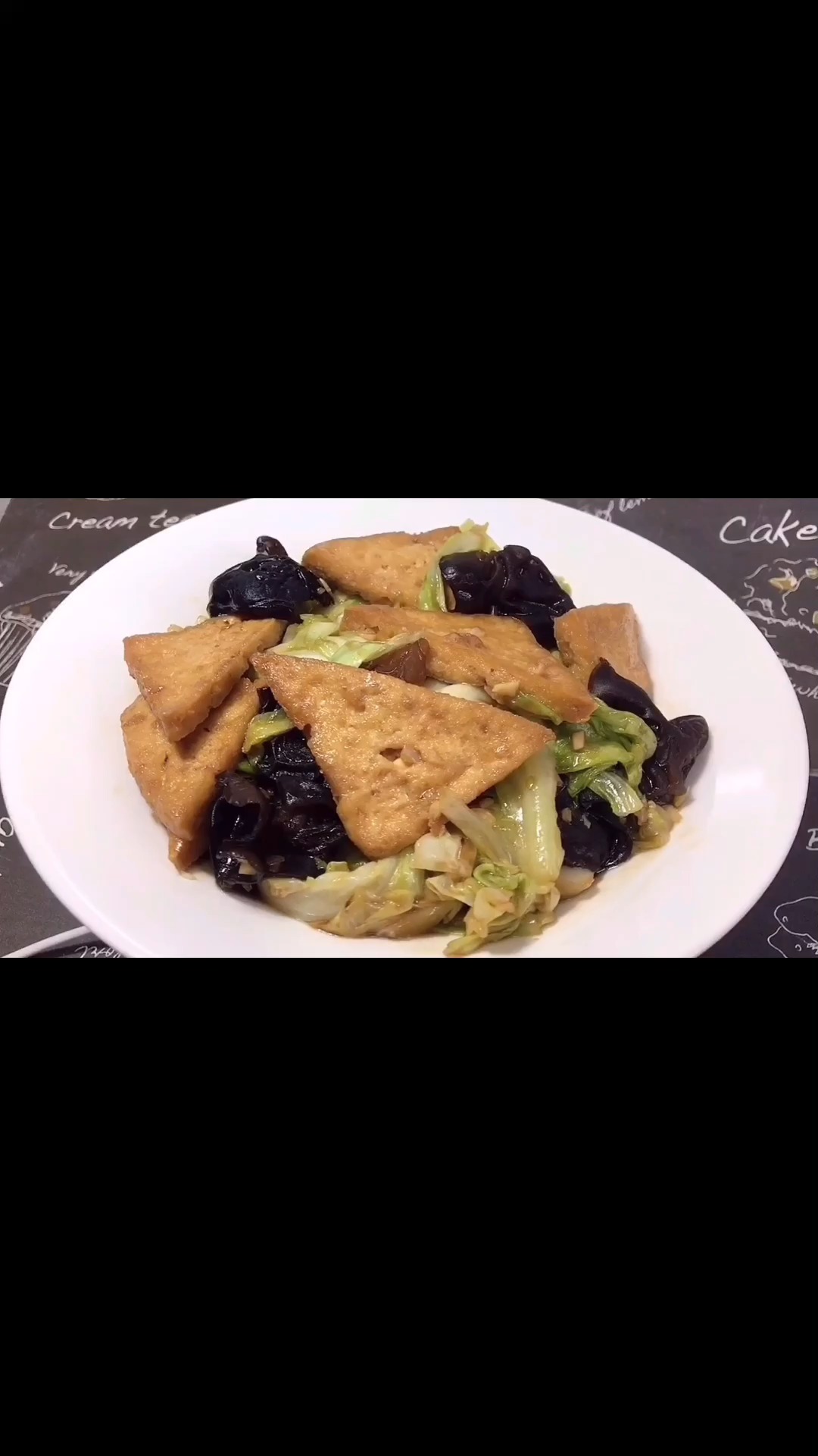 天津饭馆"木耳白菜爆豆腐"教你在家做,鲜香下饭,三分钟就上桌