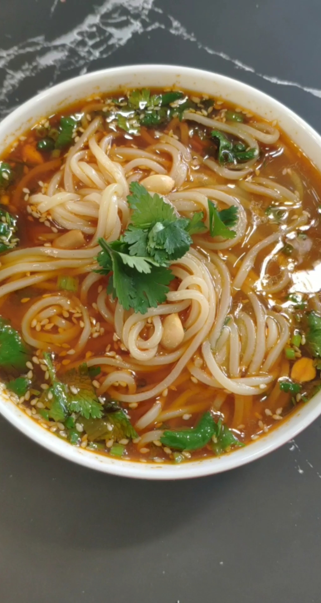 自制美食#来碗流口水的酸辣小面吧,包管你胃口大开,酸辣可口,吃了忘