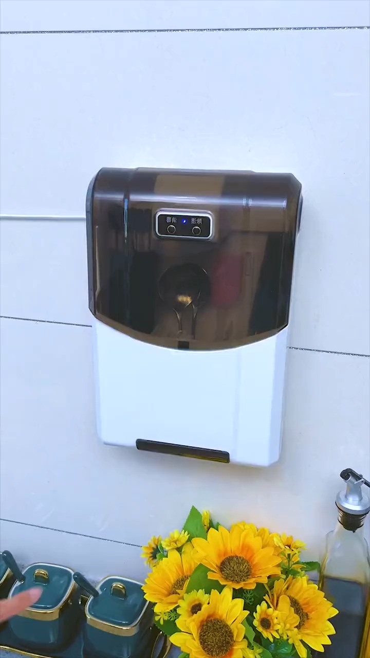 筷子潮湿容易滋生细菌,来试试这款自带除湿消毒的筷子筒,使用方便还不