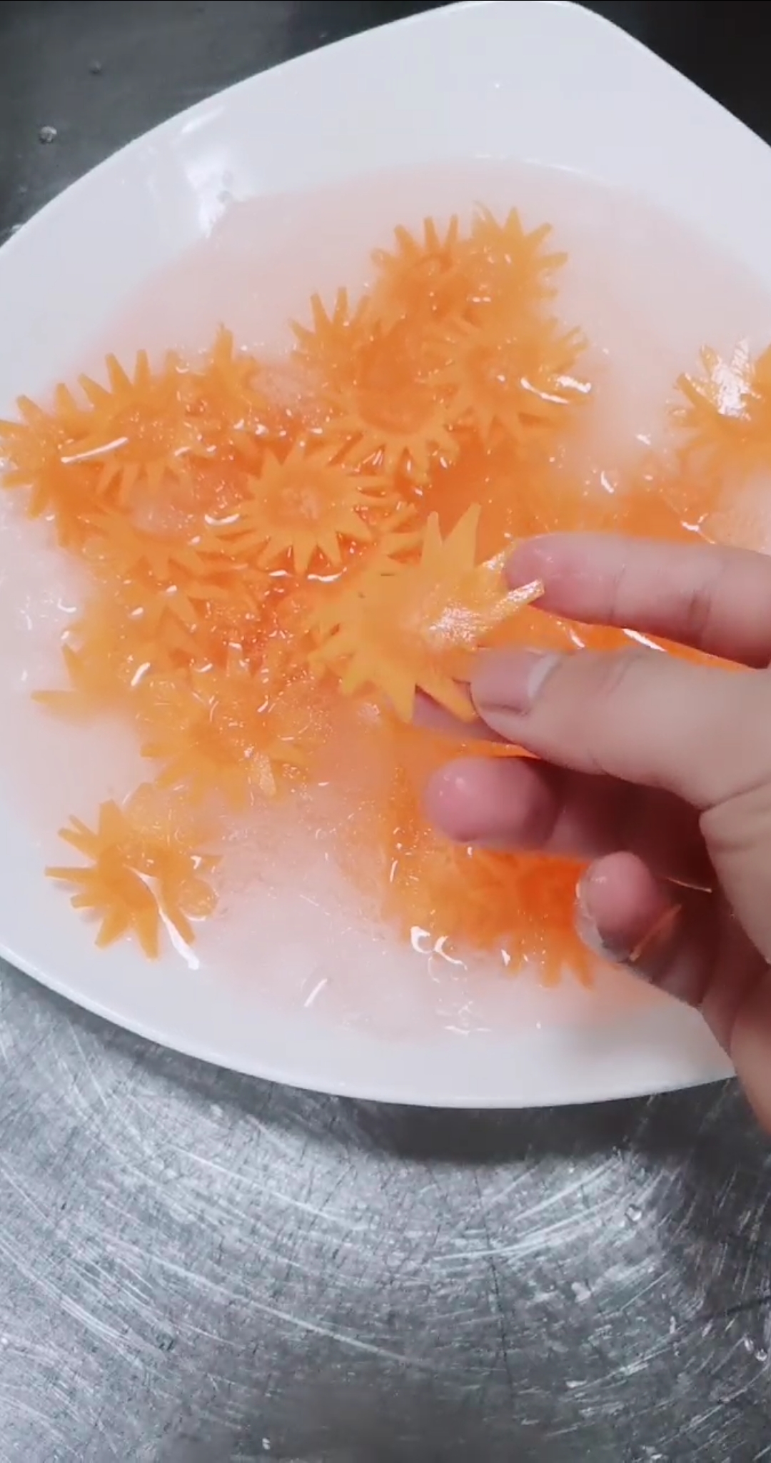 星级厨师教你切个萝卜花