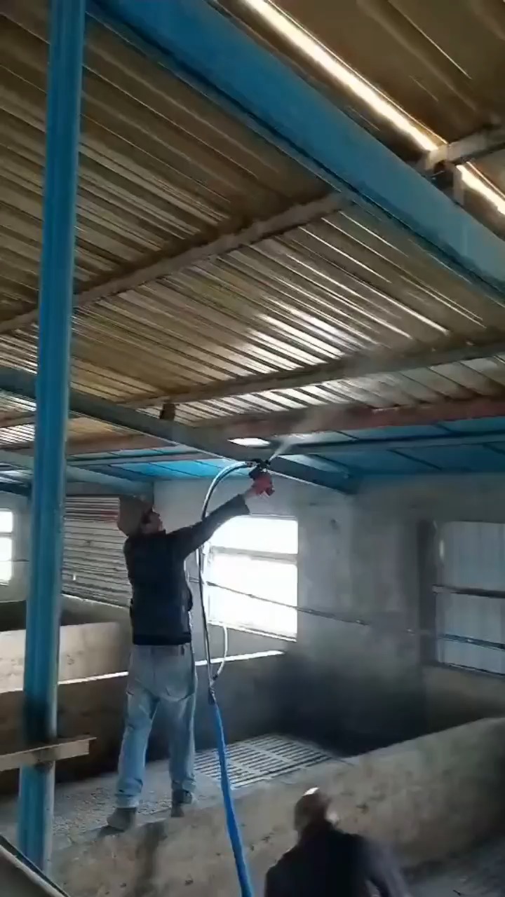 聚氨酯喷涂设备 养殖场顶棚喷涂聚氨酯保温防腐