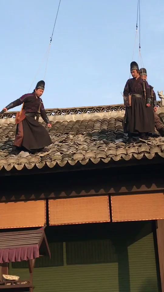 原来我们跑龙套的,表演飞檐走壁,也是这么帅.