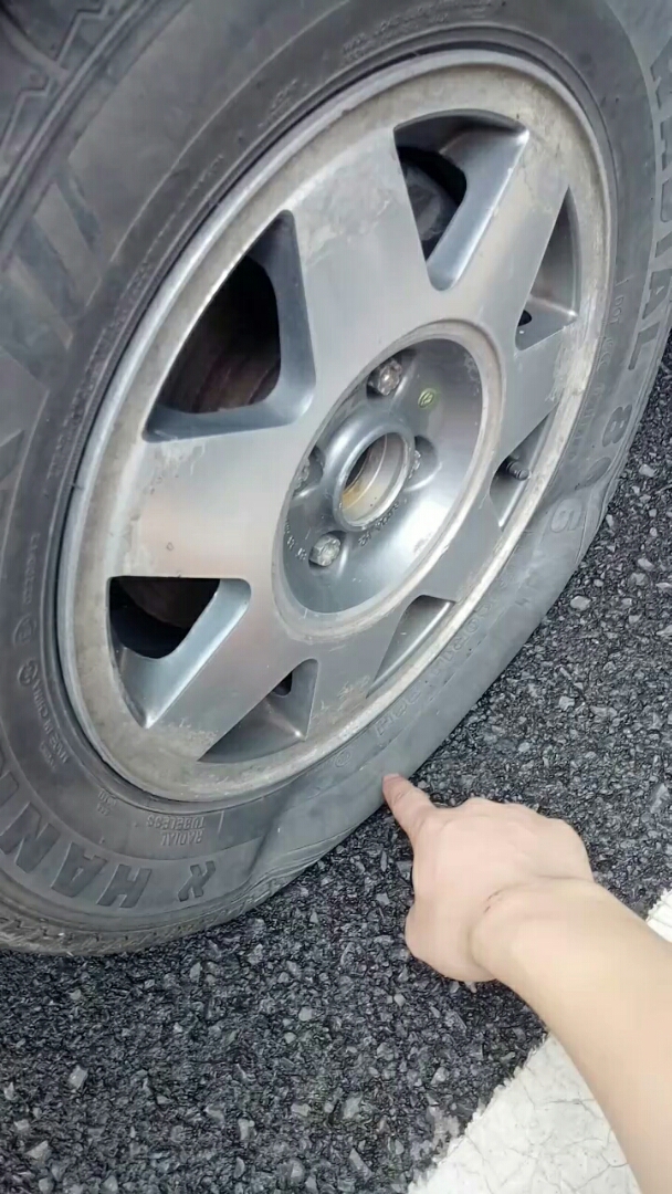 轮胎没有气了,从那里加气