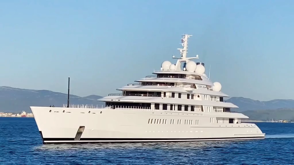 2022首款大玩具它来了 来自中东阿联酋酋长的超级游艇azzam号