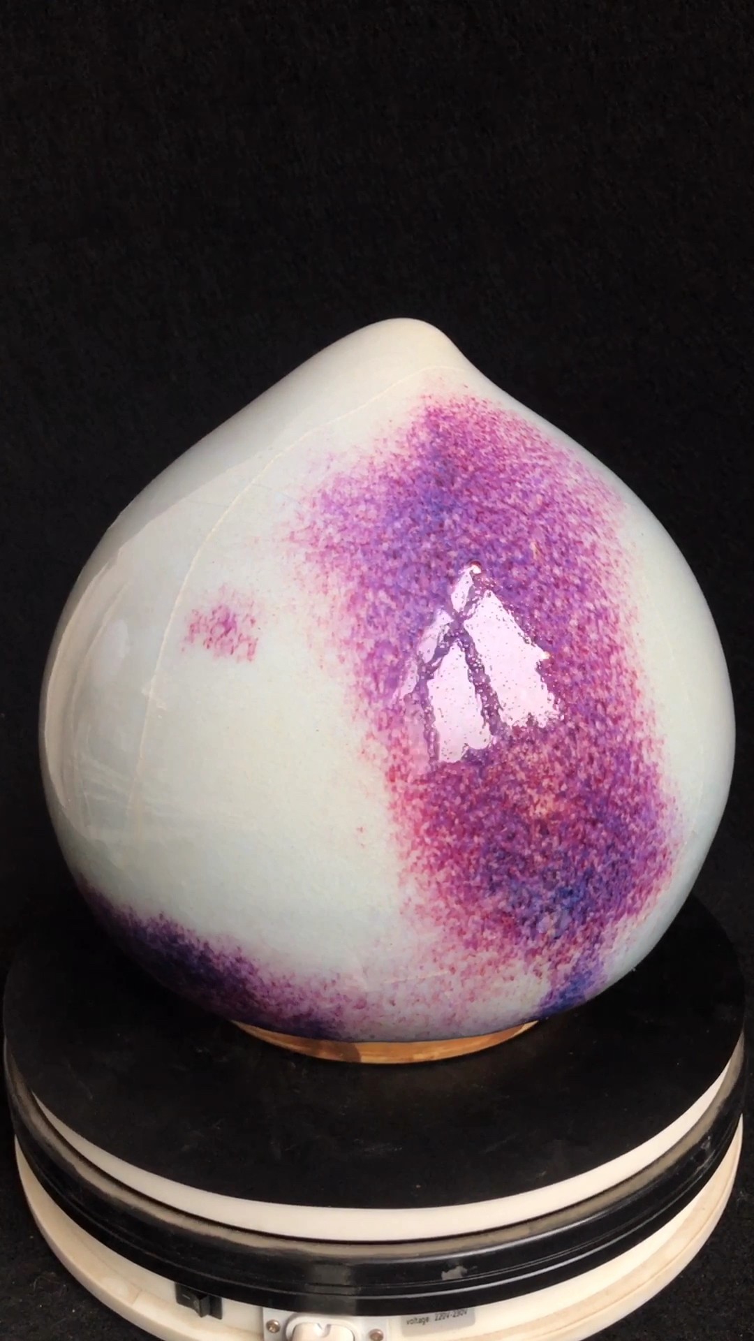 钧瓷#老窑煤烧钧瓷寿桃,窑变如玉非玉胜似玉的一件精品