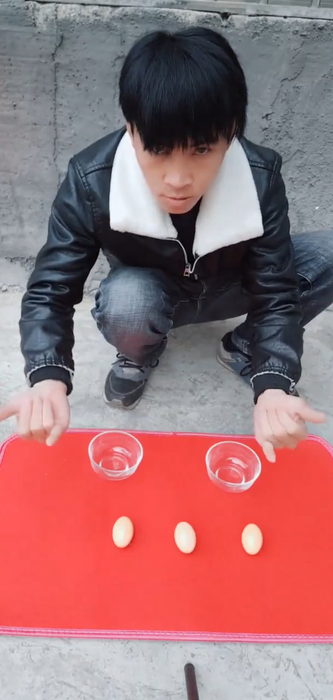 街头魔术#揭秘鬼手的三仙归洞魔术 慢动作10倍教你