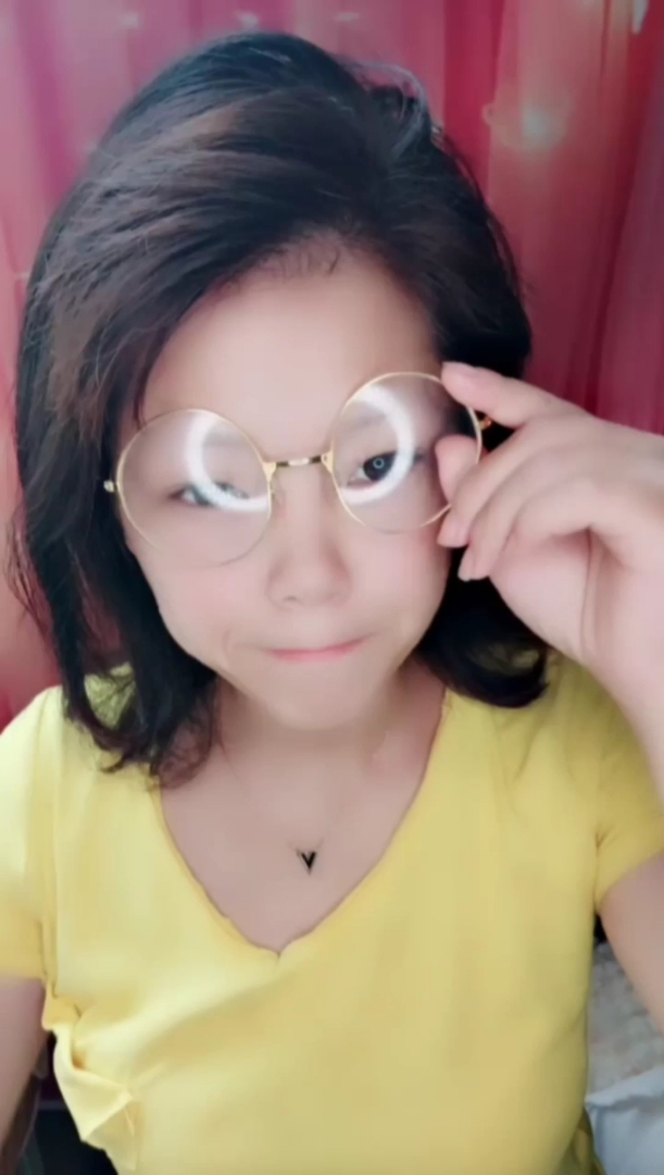 四眼妹摘到眼睛?太惊艳了