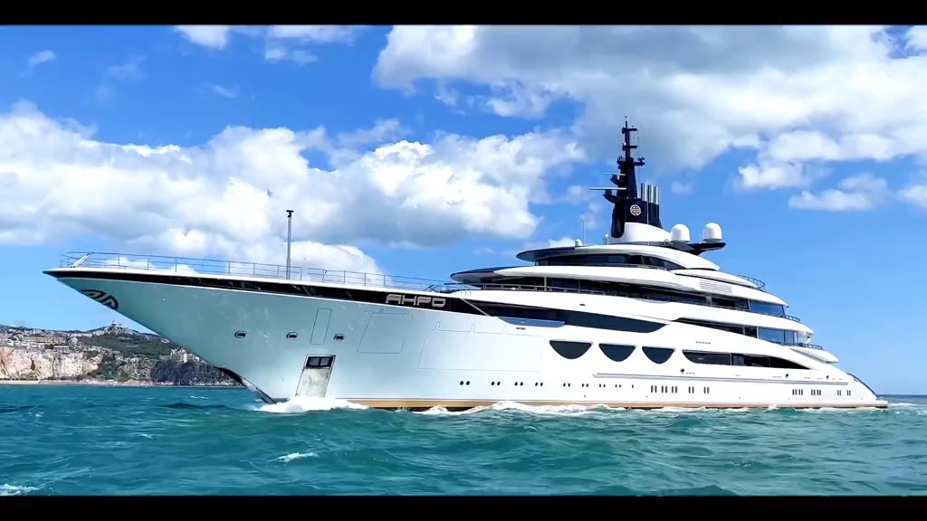 来自牙买加华人后裔富商 李秦 的超级游艇 "ahpo" 阿婆号-度小视