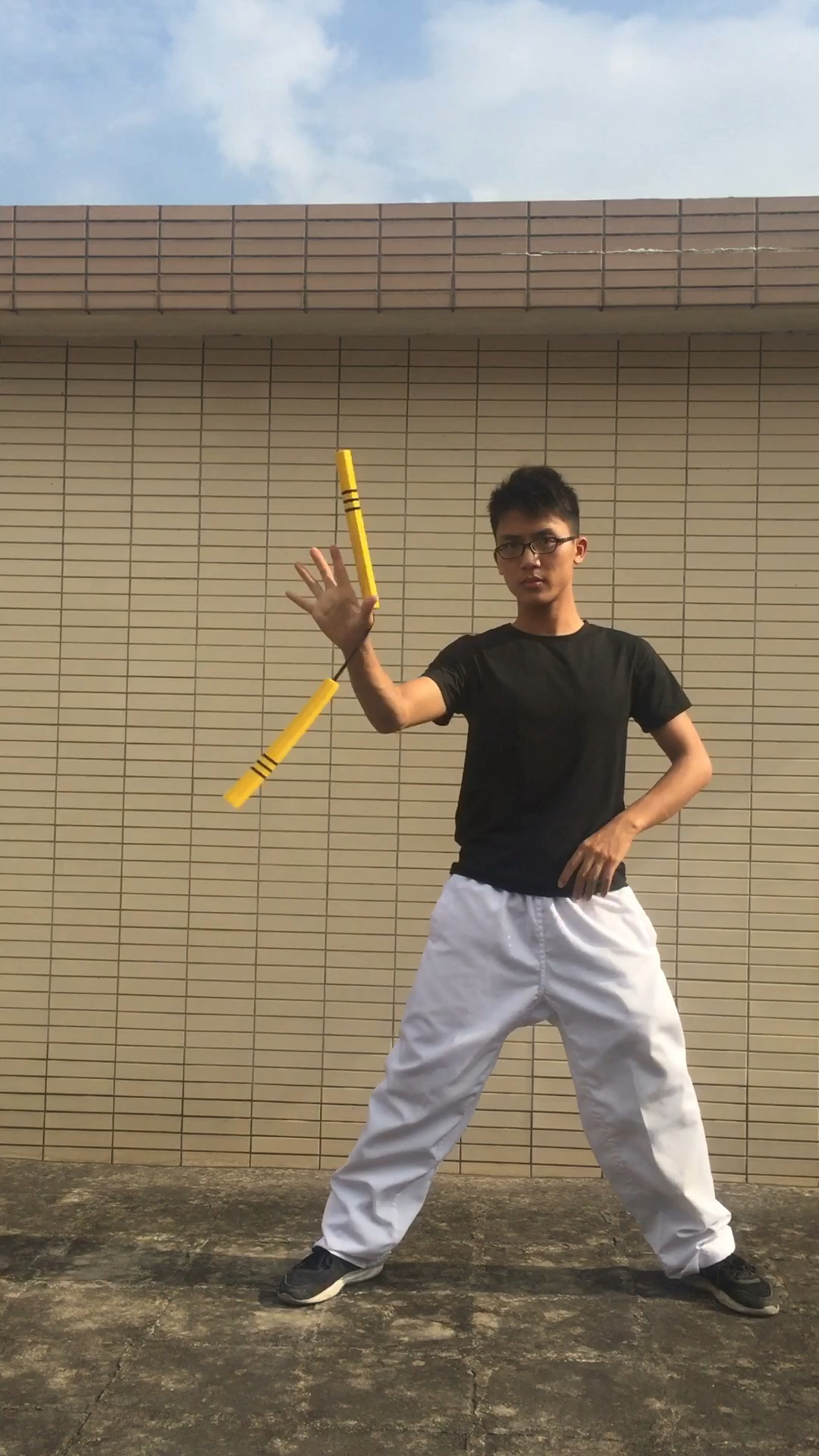 花式双节棍教学-拇指转棍