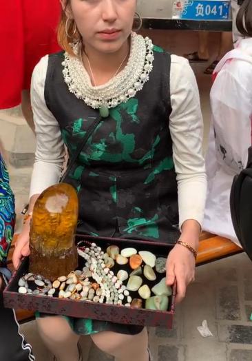 和田哪里有妹子美女上门服务3366998877