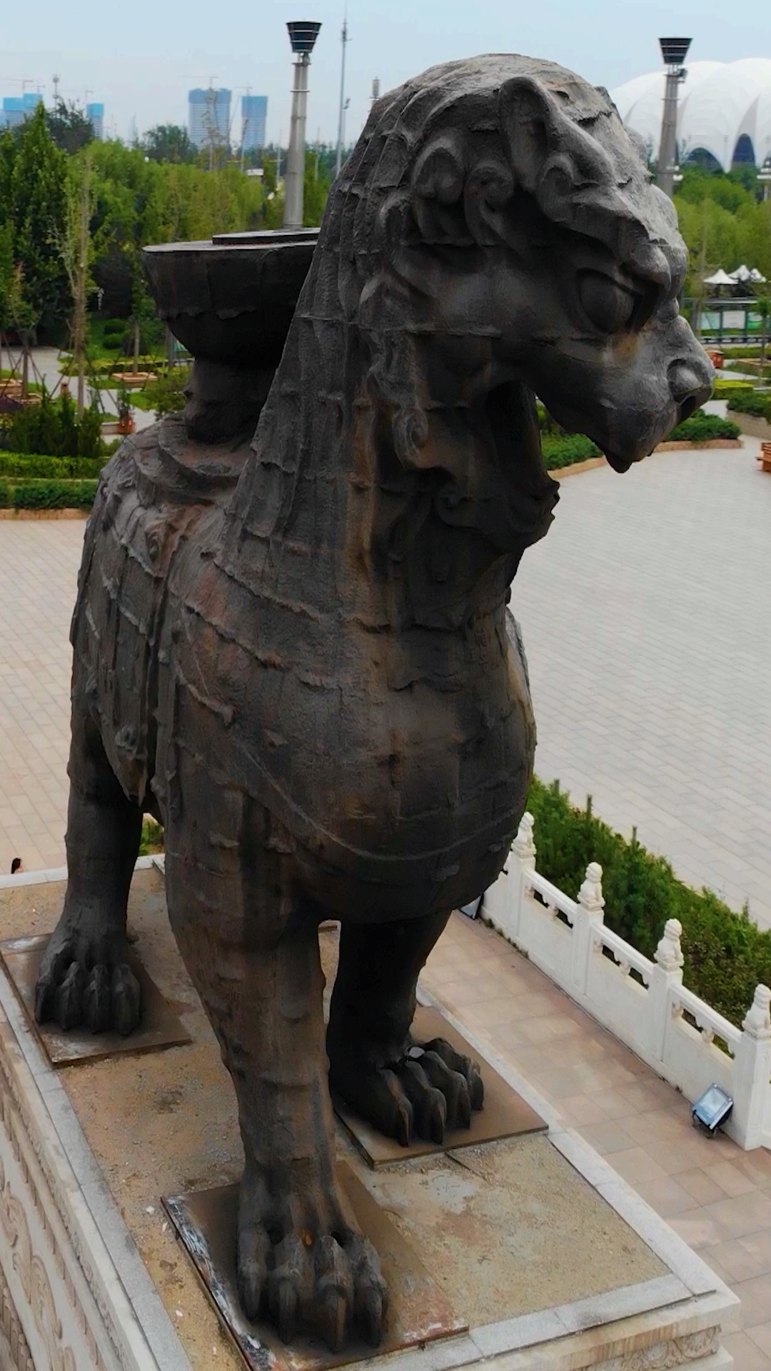 沧州铁狮子,又名:镇海吼.