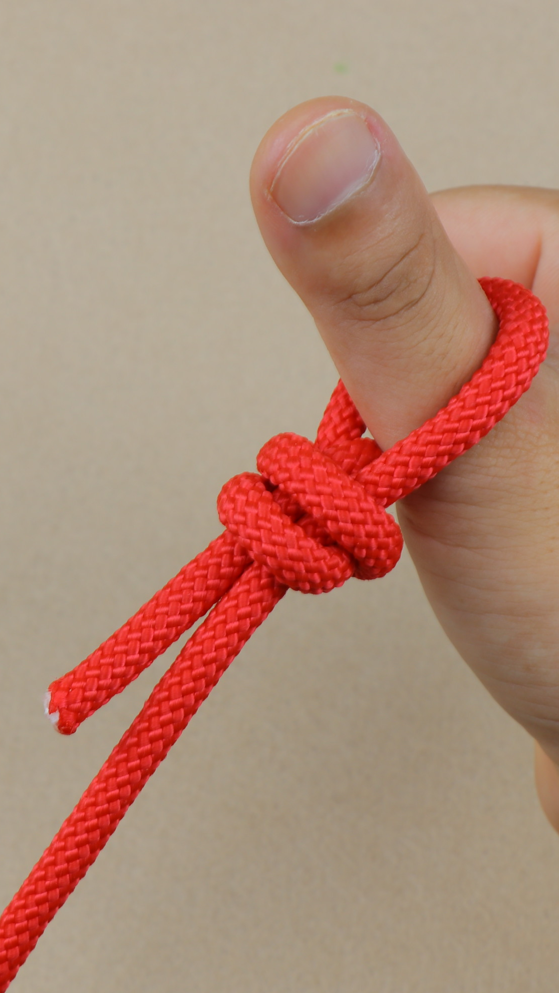 绳结技巧#此绳结被称为残酷的活结,可以越拉越紧,生活必备绳结之一