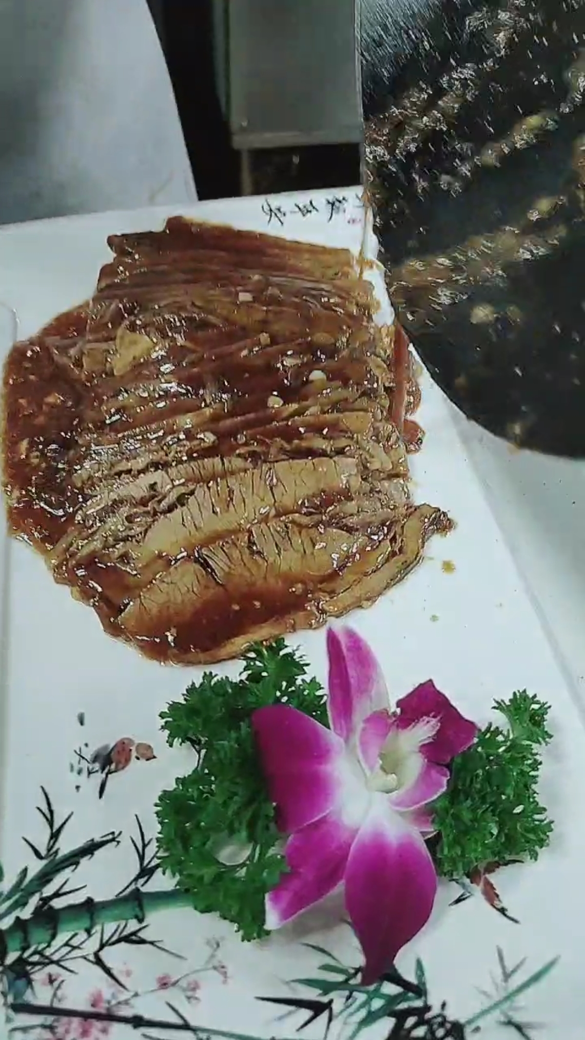 厨师推荐菜品#清真菜扒牛肉条选用牛肋板的肉,肥瘦相间入口软烂满