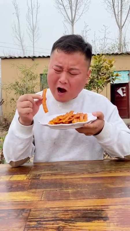 还是大超的自制辣条好吃,流口水啦.