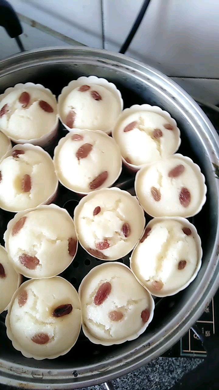 大米面发糕,第一次蒸,算是成功吧!