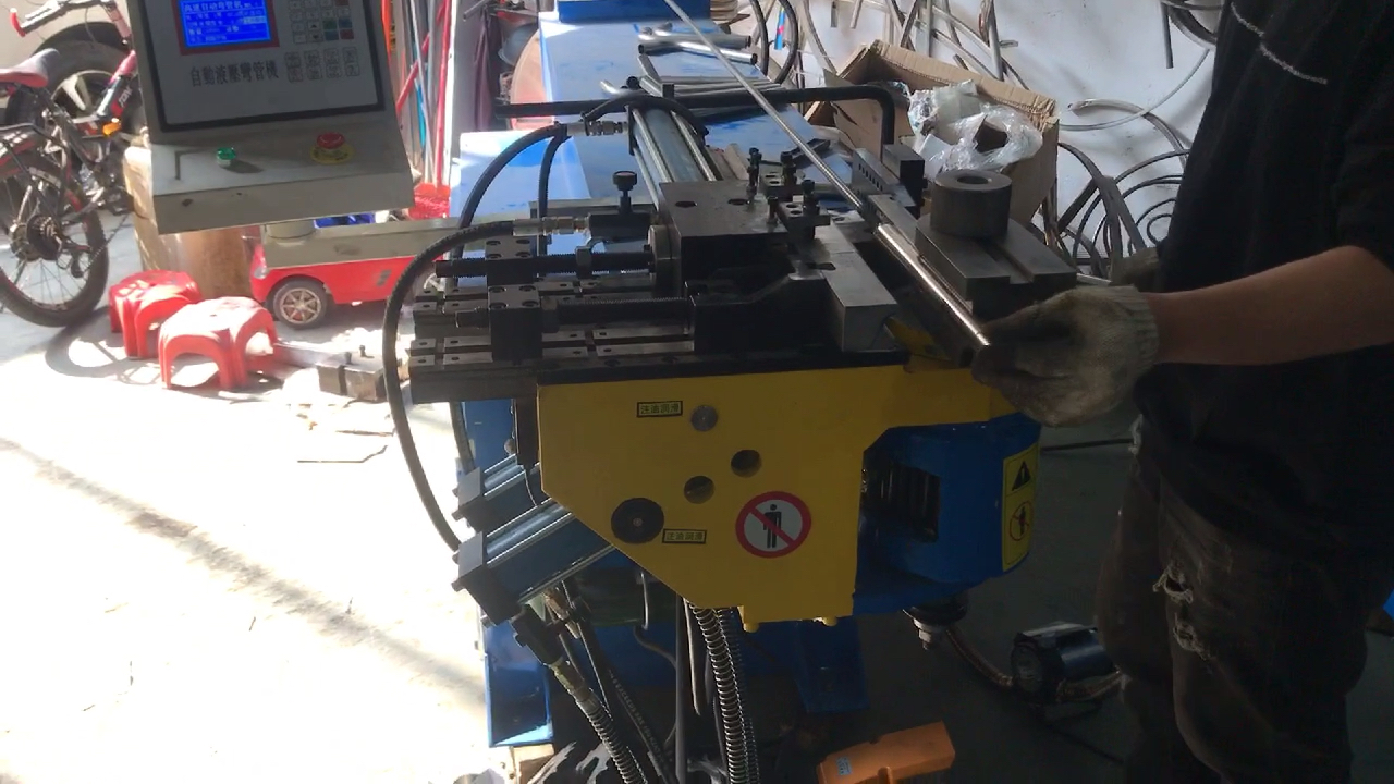 我要上热门##精邦机械#不锈钢拉手弯管机#数控弯管机#弯管与凹凸变形