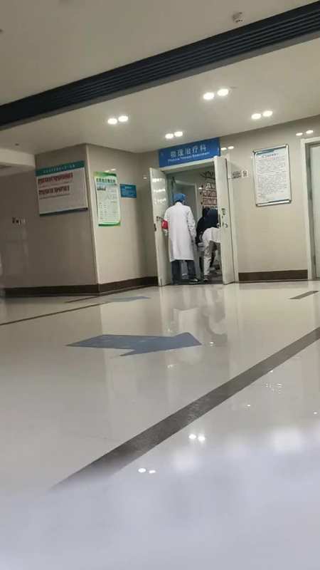看到一个做完mect电休克的姐姐被推出来,我大概知道她在里面经历挣扎