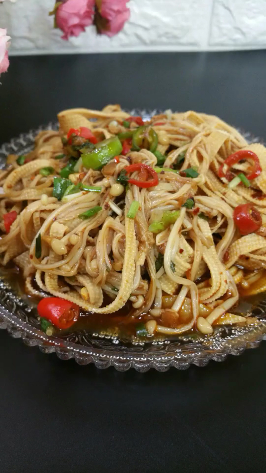 凉拌豆皮金针菇