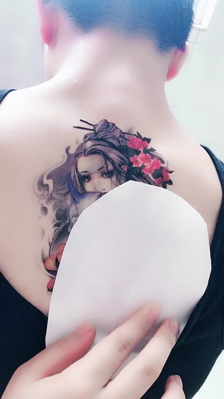 落泪艺伎身上文,从此不爱任何人