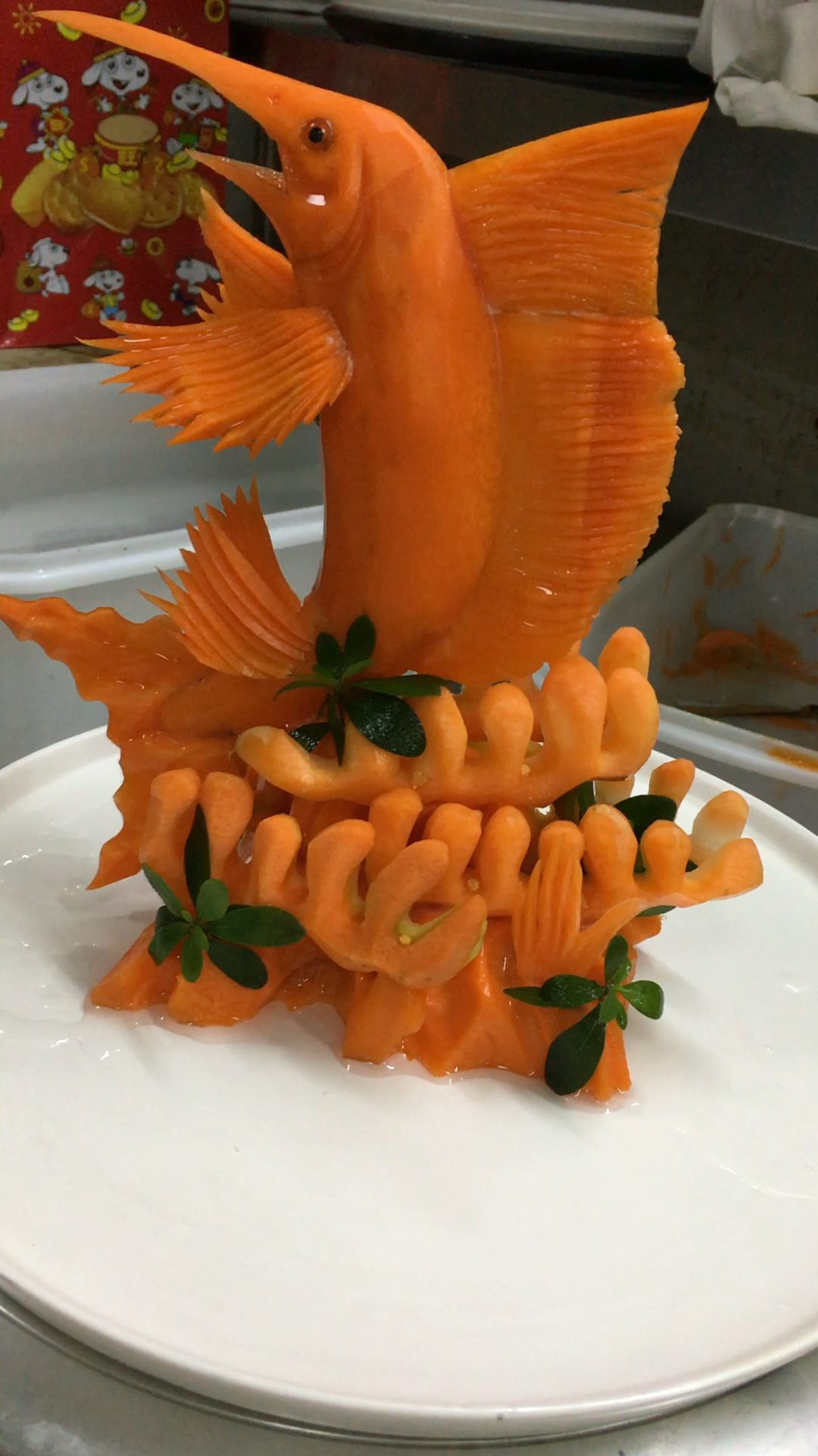 胡萝卜雕刻的金枪鱼,像不像你们说了算