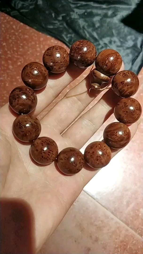 极品满雀眼2.0厘米麻梨疙瘩手串,实物比小视频漂亮不少-度小视