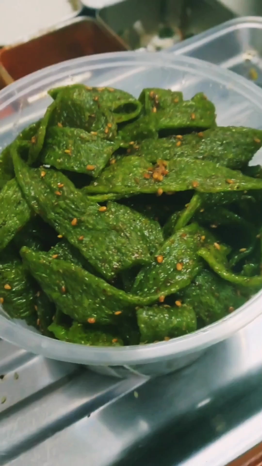 刚出锅手工菠菜辣条 ,给各位小主打包好发货